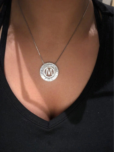 Colar Mandala Letra Pedra Zirconia Prata Semi Joia Grande