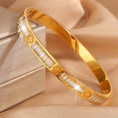Pulseira Bracelete Dourada Com Pedra Zircônia Trevo Semijoia