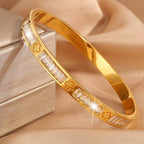 Pulseira Bracelete Dourada Com Pedra Zircônia Trevo Semijoia