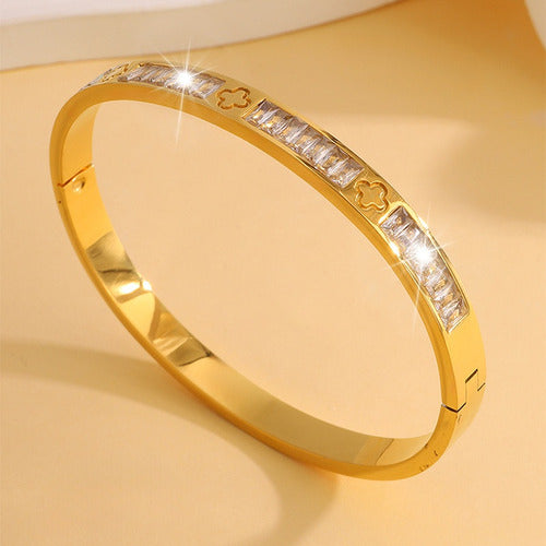 Pulseira Bracelete Dourada Com Pedra Zircônia Trevo Semijoia