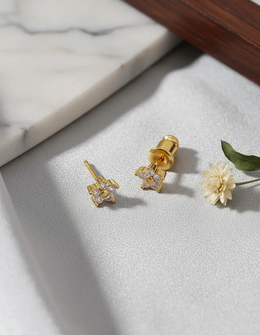 Brinco Infantil Pequeno Flor Pedra Zirconia 2 Furo F. A Ouro