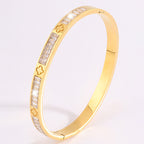 Pulseira Bracelete Dourada Com Pedra Zircônia Trevo Semijoia