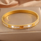 Pulseira Bracelete Dourada Com Pedra Zircônia Trevo Semijoia