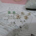 Brinco Flor Zirconia Pequeno Dourado Prata Rosa Verde F Ouro