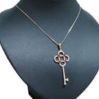 Colar Pingente Chave Pedra Zirconia Dourada Folheado Vermelh