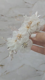 Arranjo Cabelo Noiva Dourado Stras Pérola Flor Tecido Branco
